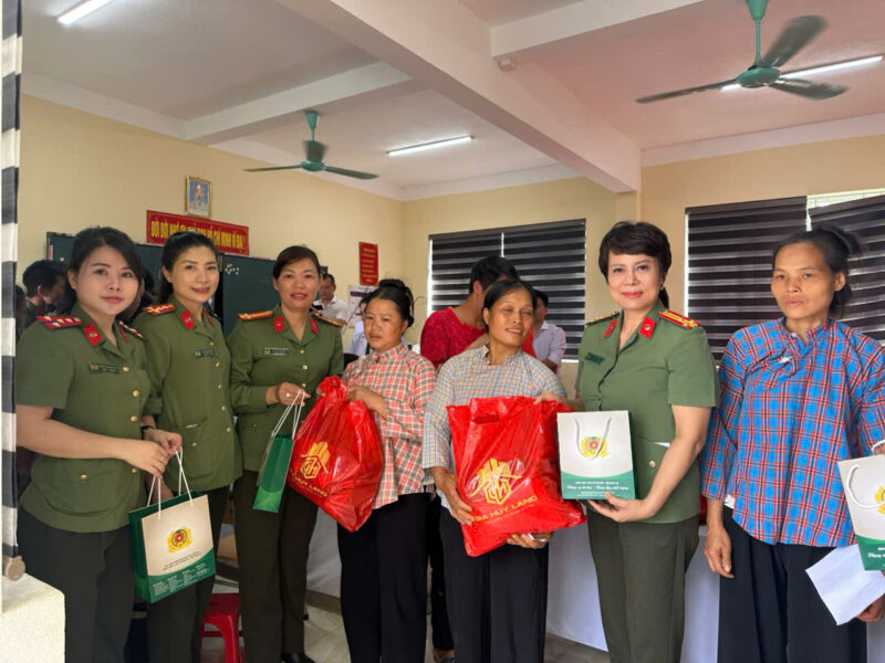 Dược phẩm Verasunshine đồng hành chiến dịch chung tay chăm sóc sức khỏe cho người dân xã Lũng Nặm